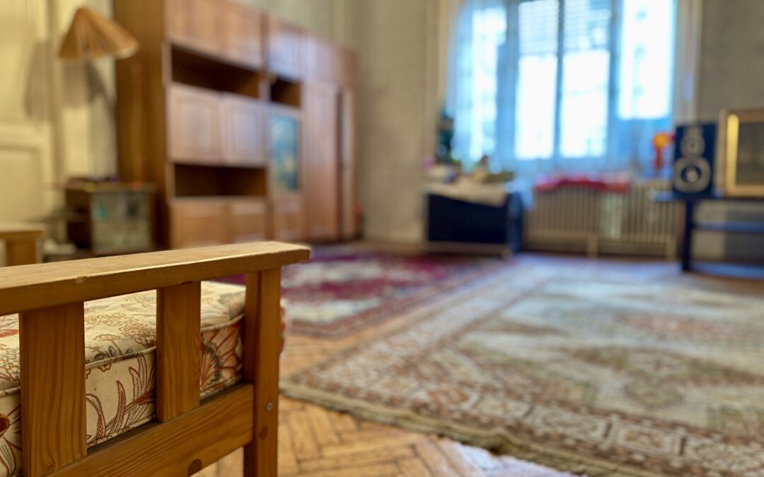 Eladó hatalmas két bejáratos felújítandó lakás Budapest VII.